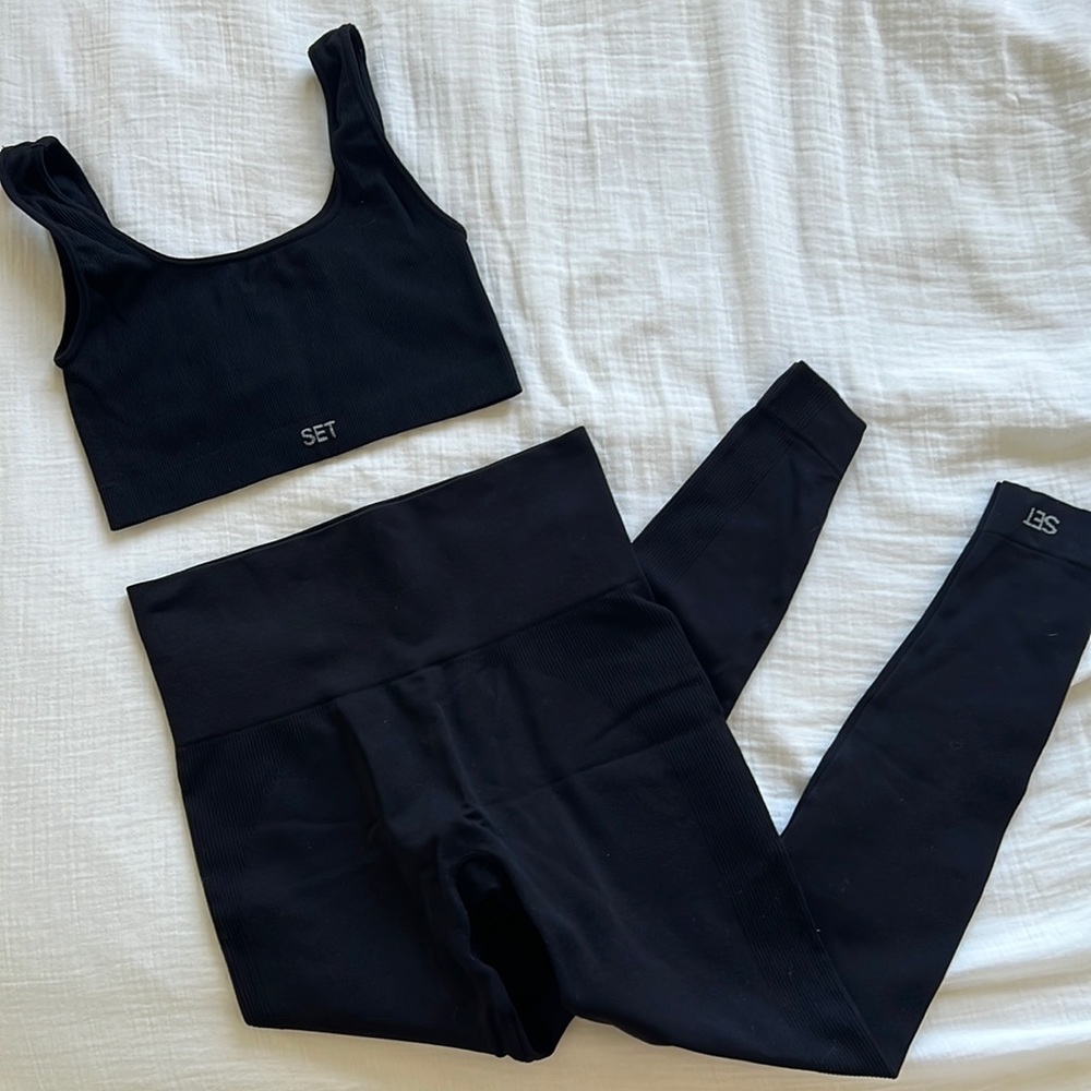 black set active workout set